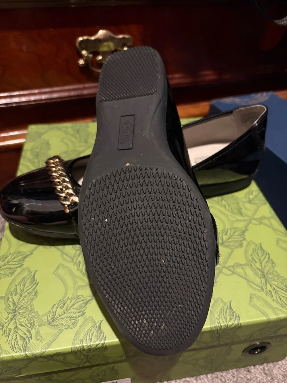 Cliffs by WHITE MOUNTAIN Black Patent Ballet Flats with Gold Chain